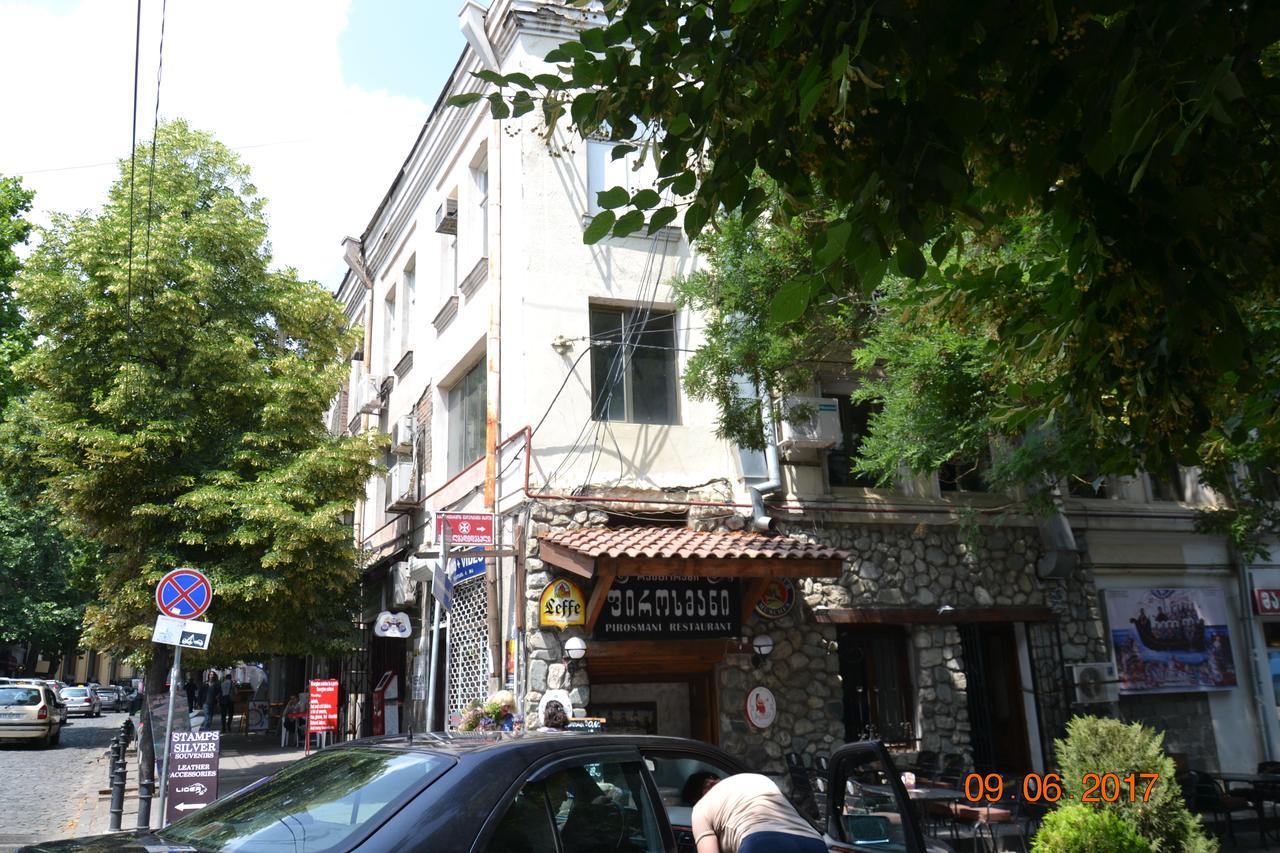 Guest House Gio Tbilisi Ngoại thất bức ảnh